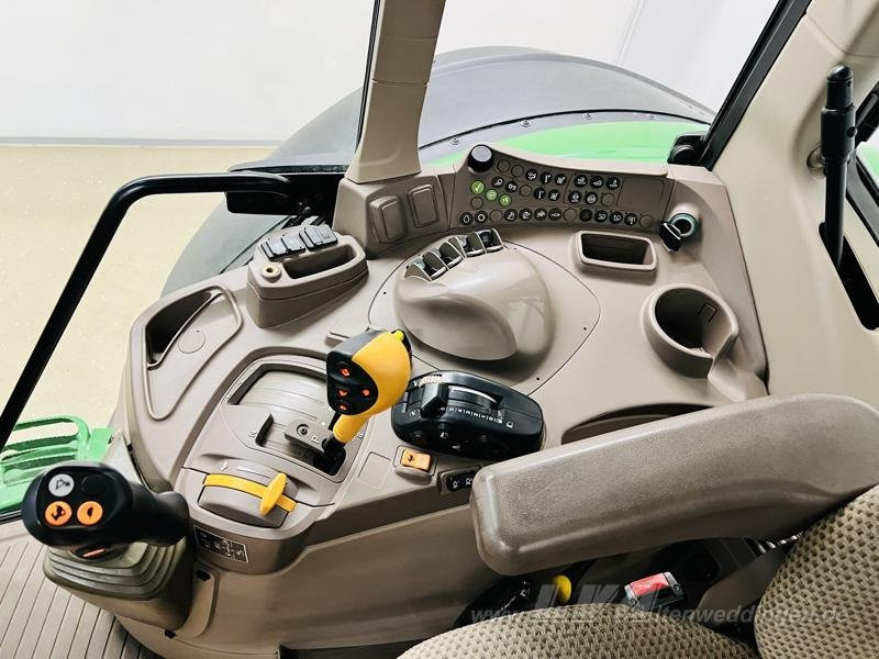 Traktor John Deere 6145M: das Bild 10