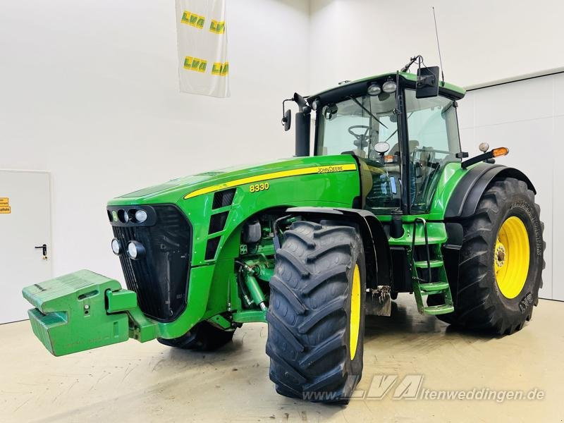 John Deere 8330 PowerShift - Traktor: das Bild 1 John Deere 8330 PowerShift - Traktor: das Bild 1