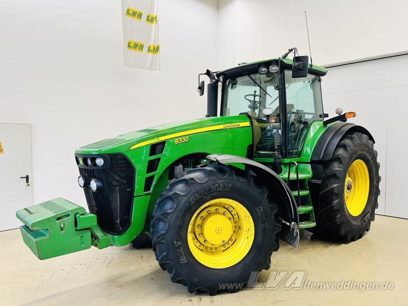 John Deere 8330 PowerShift - Traktor: das Bild 4 John Deere 8330 PowerShift - Traktor: das Bild 4
