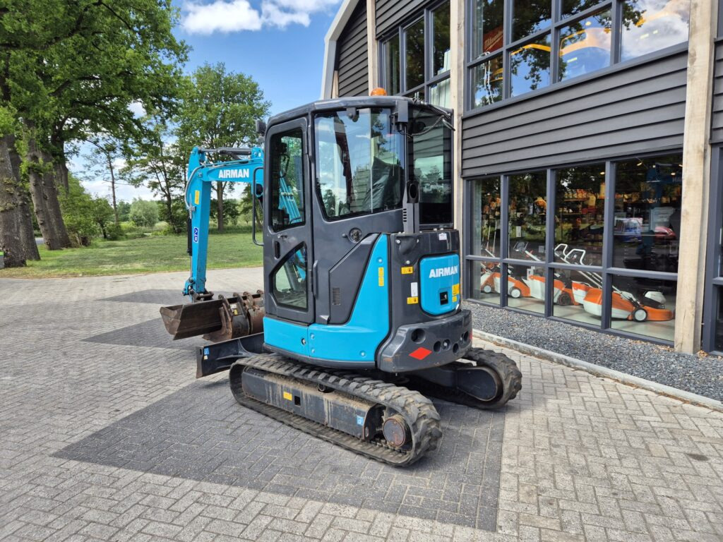 AIRMANN AX33U mididigger - Minibagger: das Bild 3 AIRMANN AX33U mididigger - Minibagger: das Bild 3