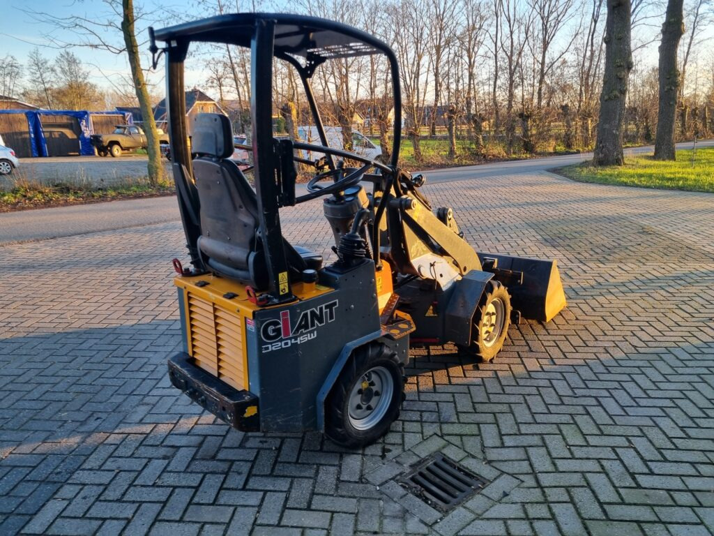 GIANT D204SW miniloader - Radlader: das Bild 4 GIANT D204SW miniloader - Radlader: das Bild 4
