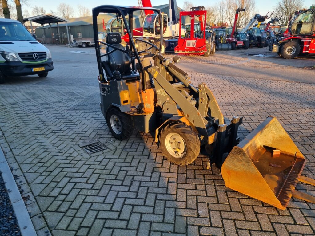 GIANT D204SW miniloader - Radlader: das Bild 5 GIANT D204SW miniloader - Radlader: das Bild 5