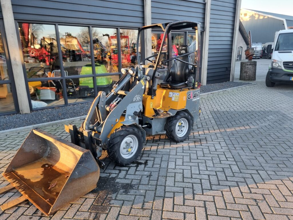 GIANT D204SW miniloader - Radlader: das Bild 2 GIANT D204SW miniloader - Radlader: das Bild 2