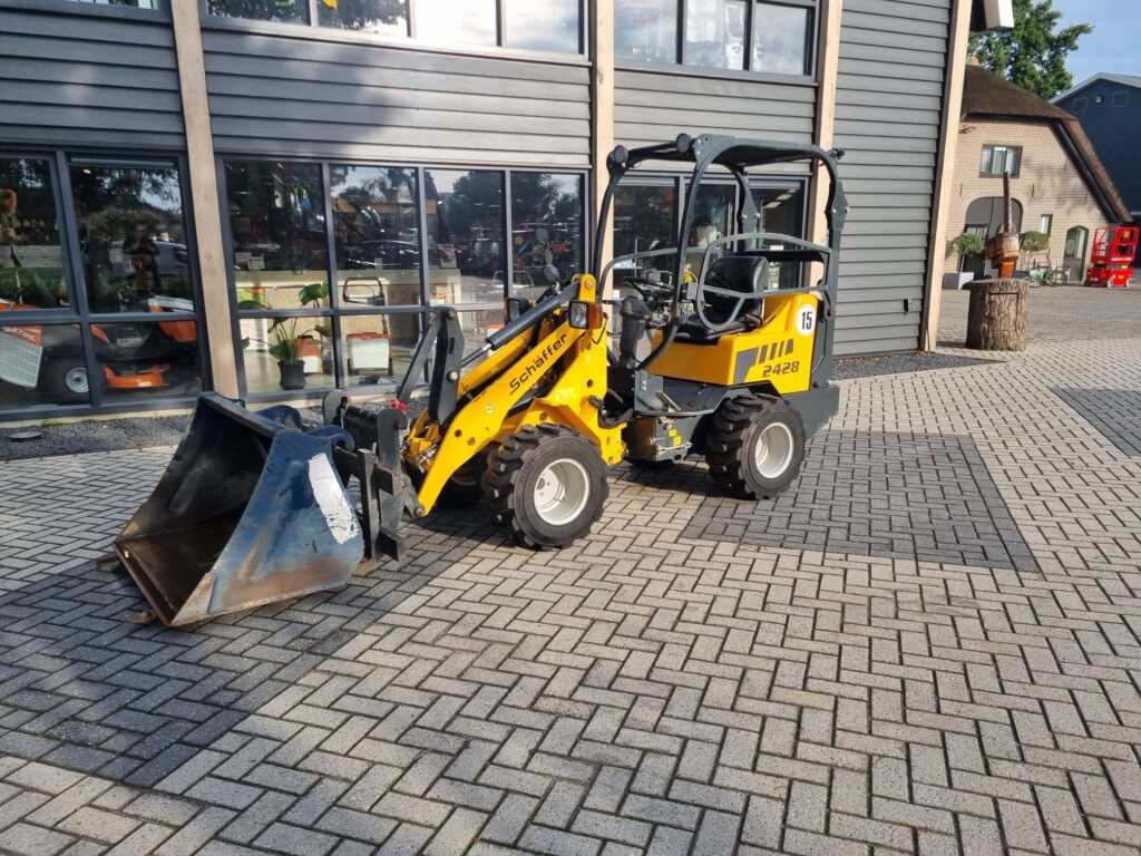 SCHÄFFER 2428 miniloader - Hoflader: das Bild 3 SCHÄFFER 2428 miniloader - Hoflader: das Bild 3