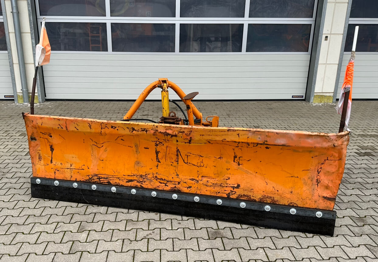 Unimog Schneepflug - Schneeschild Schmidt Landw. - Schneepflug: das Bild 2 Unimog Schneepflug - Schneeschild Schmidt Landw. - Schneepflug: das Bild 2