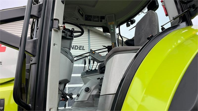 Claas Axion 830 Med frontlift. Velholdt traktor. - Traktor: das Bild 4 Claas Axion 830 Med frontlift. Velholdt traktor. - Traktor: das Bild 4