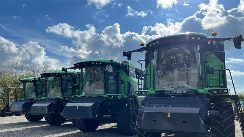 Deutz-fahr C7206 With 24feed - 7.2m header. New and unused Co - Mähdrescher: das Bild 2 Deutz-fahr C7206 With 24feed - 7.2m header. New and unused Co - Mähdrescher: das Bild 2