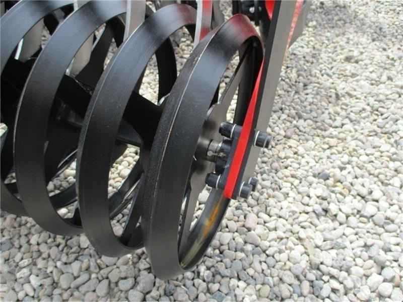 Dexwal Mamut 4 m med v-rings pakker og 560 mm tallerkner - Scheibenegge: das Bild 4 Dexwal Mamut 4 m med v-rings pakker og 560 mm tallerkner - Scheibenegge: das Bild 4