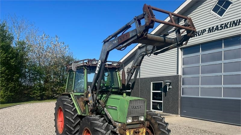 Traktor Fendt 308 LS Farmer Turbomatik med frontlæsser og skovin: das Bild 17