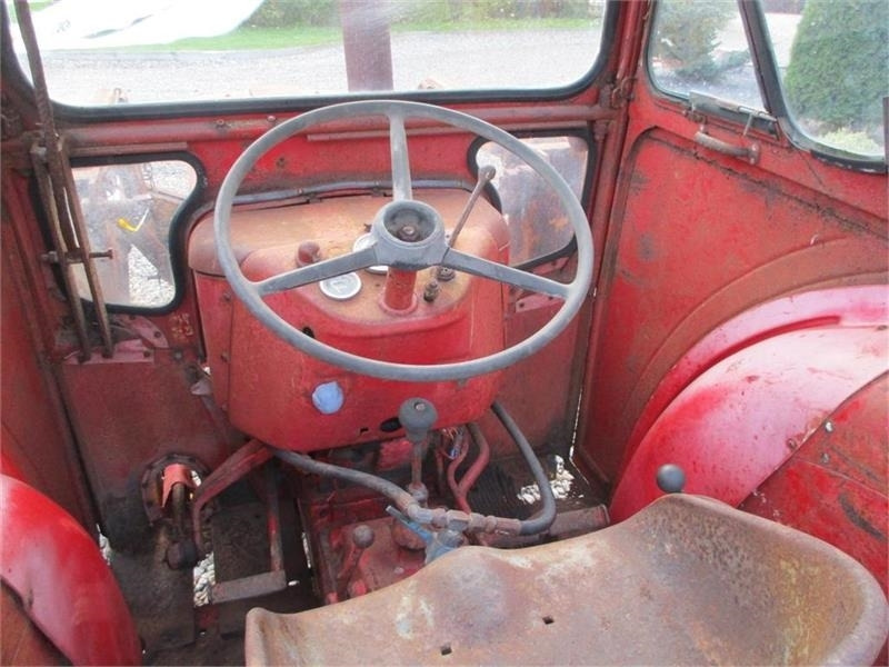 IH 276 Med frontlæsser - Traktor: das Bild 5 IH 276 Med frontlæsser - Traktor: das Bild 5