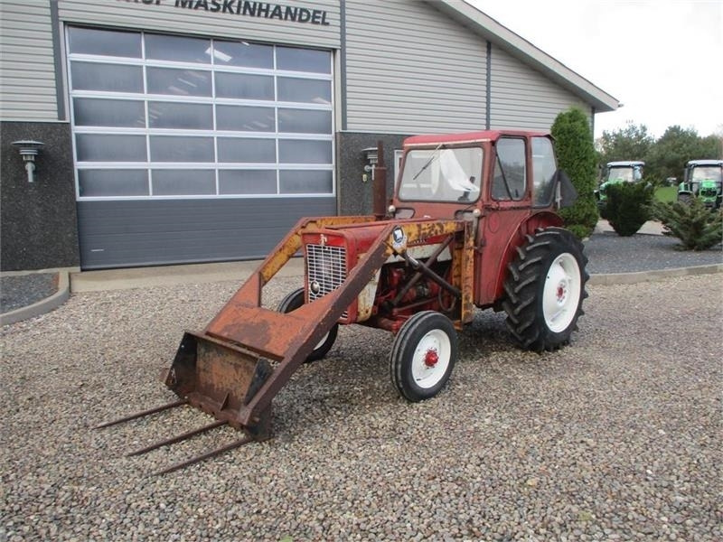 IH 276 Med frontlæsser - Traktor: das Bild 2 IH 276 Med frontlæsser - Traktor: das Bild 2
