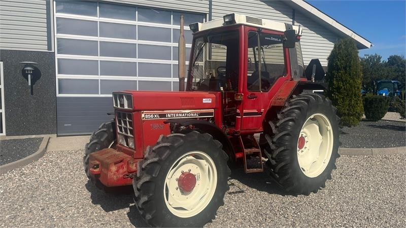 IH 856XL Med gode dæk - Traktor: das Bild 2 IH 856XL Med gode dæk - Traktor: das Bild 2