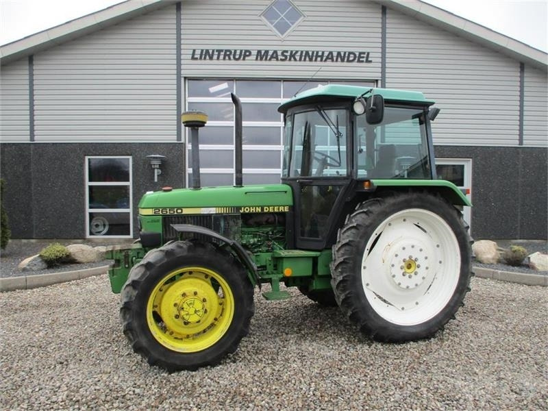 John Deere 2650 Med SGII kabine, 540 og 1000 pto omd - Traktor: das Bild 1 John Deere 2650 Med SGII kabine, 540 og 1000 pto omd - Traktor: das Bild 1