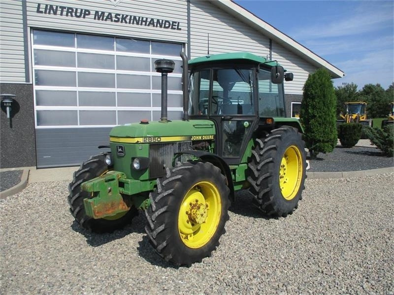 John Deere 2850 TURBO Med nye bagdæk - Traktor: das Bild 2 John Deere 2850 TURBO Med nye bagdæk - Traktor: das Bild 2