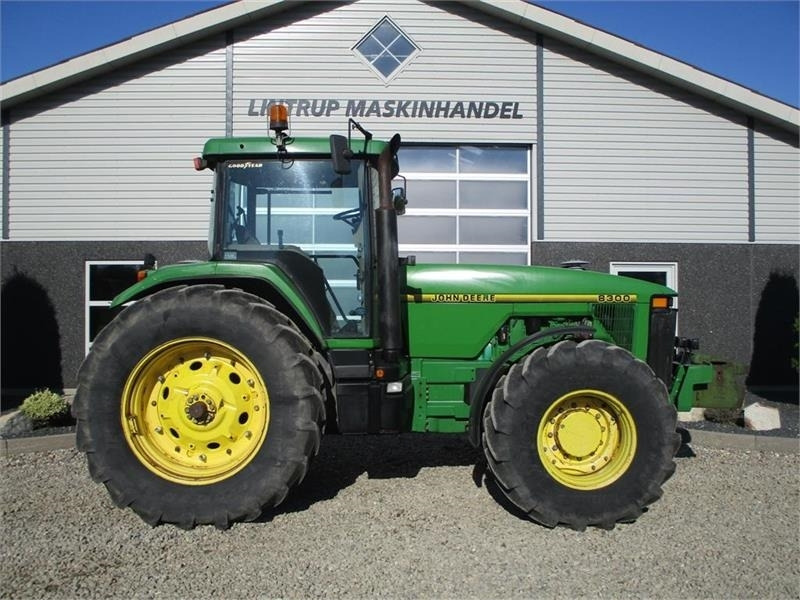 John Deere 8300 Pæn regulær traktor med rigtig gode dæk på. - Traktor: das Bild 3 John Deere 8300 Pæn regulær traktor med rigtig gode dæk på. - Traktor: das Bild 3