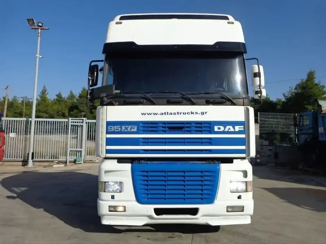 DAF XF 480 DAF XF.480 4X2 Super Space Intarder - Sattelzugmaschine: das Bild 3 DAF XF 480 DAF XF.480 4X2 Super Space Intarder - Sattelzugmaschine: das Bild 3