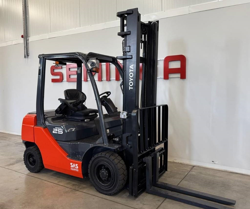Toyota 10811 06-8FD25F - Dieselstapler: das Bild 1 Toyota 10811 06-8FD25F - Dieselstapler: das Bild 1