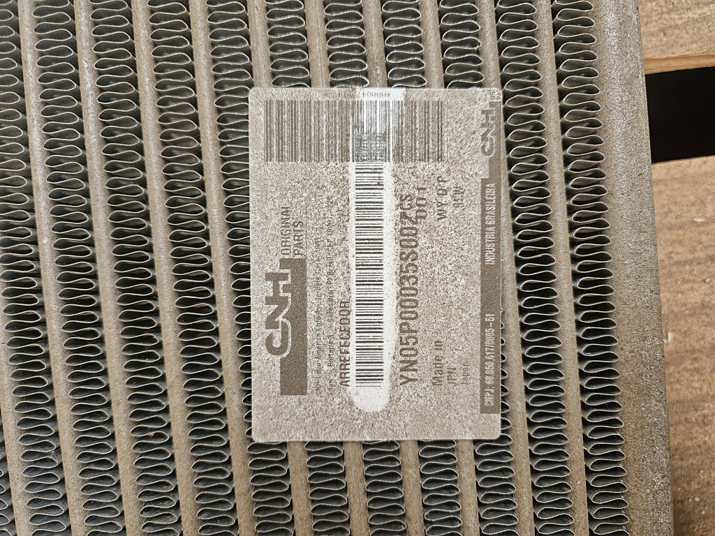 Case YN05P00035S002 - 72210131 - Ölkühler für Baumaschine: das Bild 2 Case YN05P00035S002 - 72210131 - Ölkühler für Baumaschine: das Bild 2