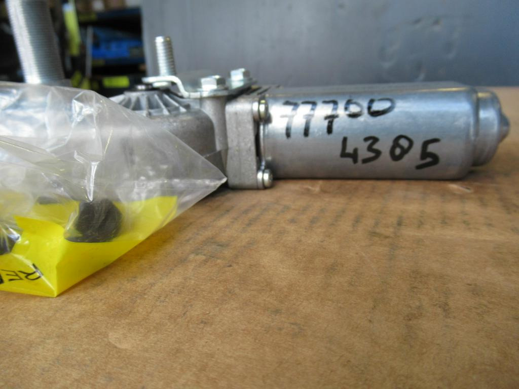 Caterpillar 3305013 - Scheibenwischer für Baumaschine: das Bild 2 Caterpillar 3305013 - Scheibenwischer für Baumaschine: das Bild 2