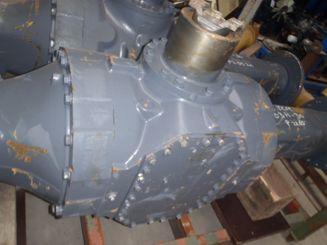 Hitachi 163H3-00031 - Vorderachse für Baumaschine: das Bild 2 Hitachi 163H3-00031 - Vorderachse für Baumaschine: das Bild 2