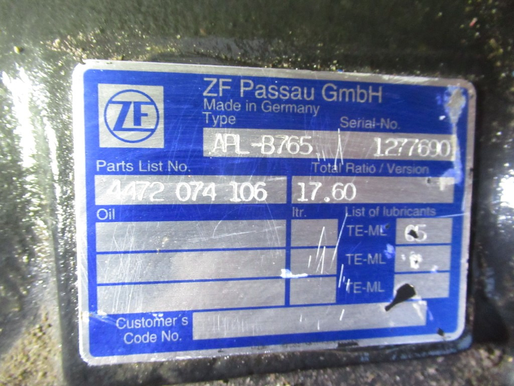 Hitachi 4452492 - Vorderachse für Baumaschine: das Bild 1 Hitachi 4452492 - Vorderachse für Baumaschine: das Bild 1