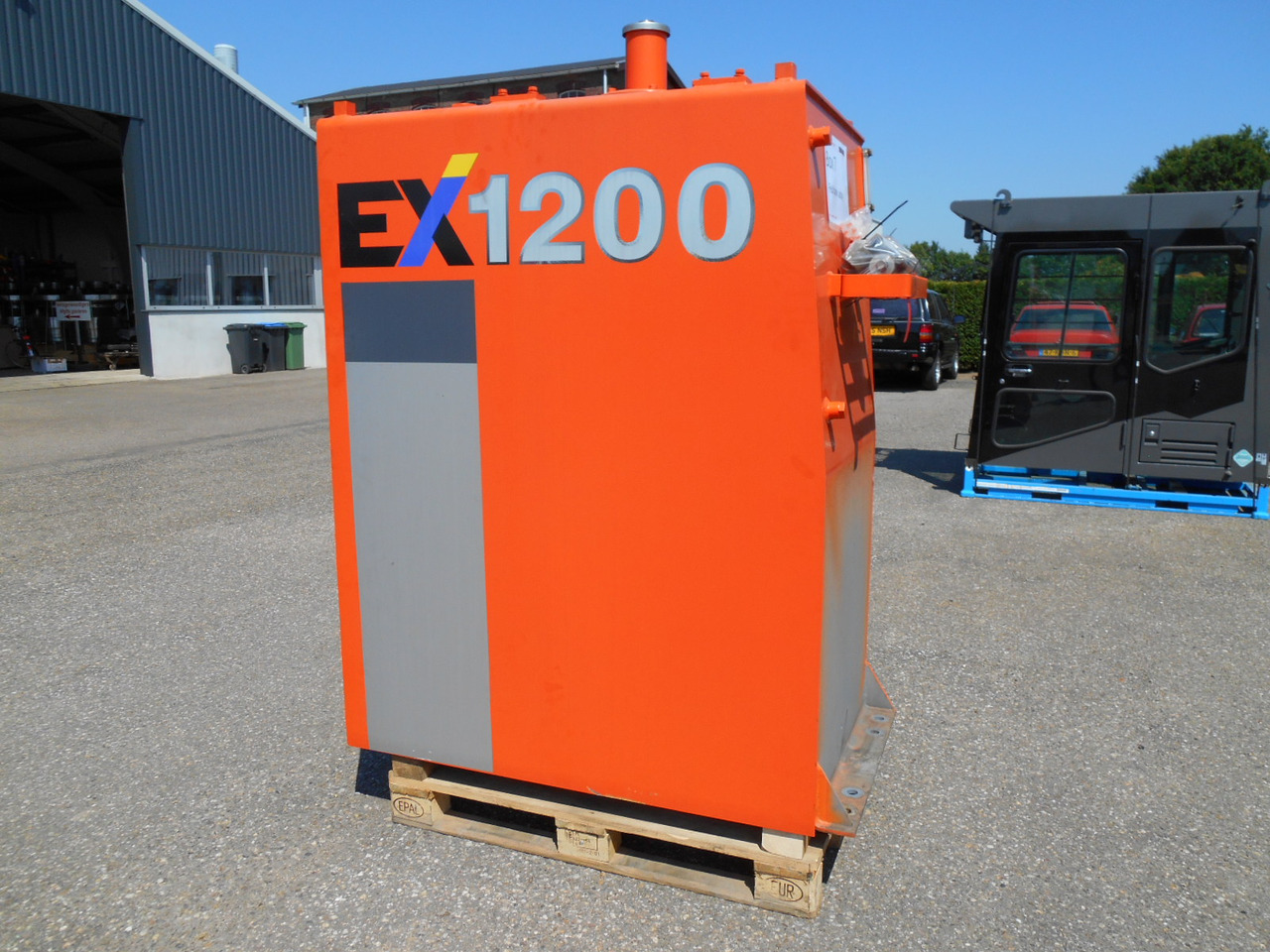 Hitachi EX1200-6 - 9278777 - Kraftstofftank für Baumaschine: das Bild 3 Hitachi EX1200-6 - 9278777 - Kraftstofftank für Baumaschine: das Bild 3