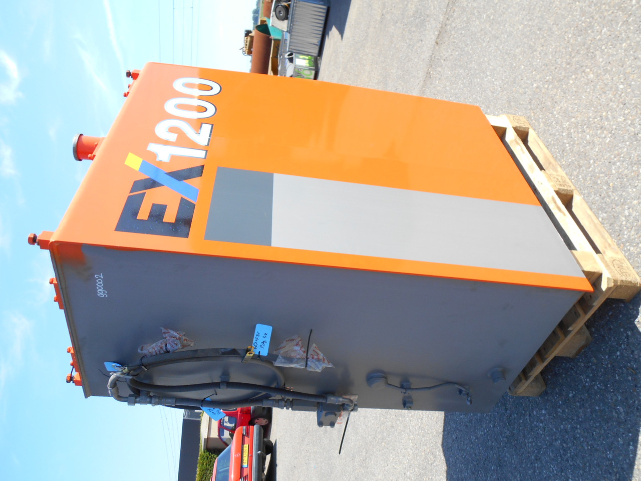 Hitachi EX1200-6 - 9278777 - Kraftstofftank für Baumaschine: das Bild 2 Hitachi EX1200-6 - 9278777 - Kraftstofftank für Baumaschine: das Bild 2