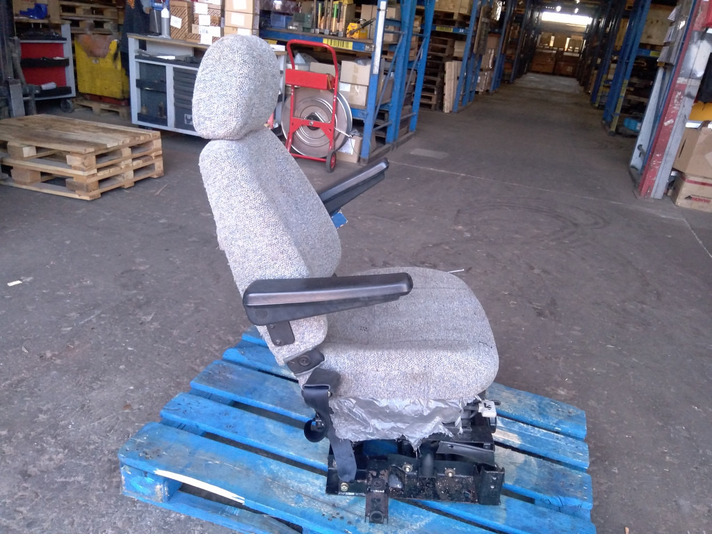 Hitachi EX750-5 - - Sitz für Baumaschine: das Bild 2 Hitachi EX750-5 - - Sitz für Baumaschine: das Bild 2