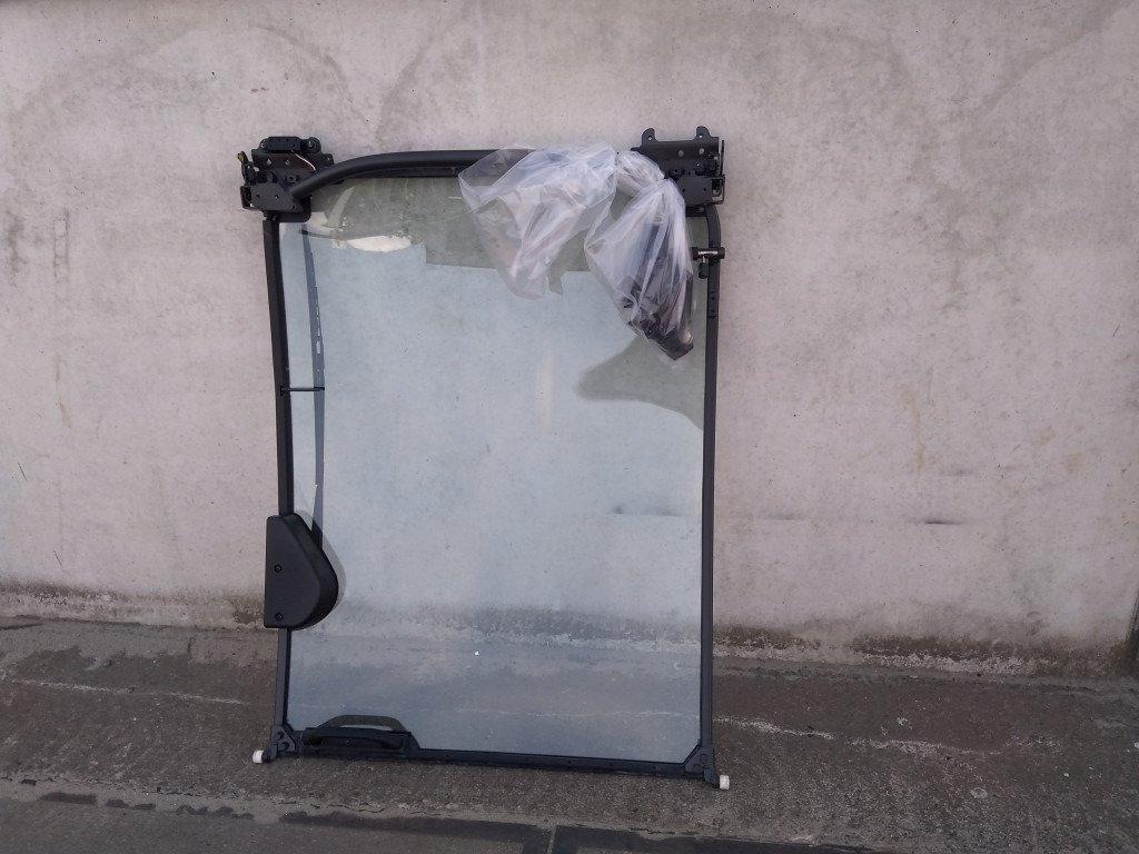 Hitachi YA00000236 - YA00042777 - Fenster und Teile für Baumaschine: das Bild 2 Hitachi YA00000236 - YA00042777 - Fenster und Teile für Baumaschine: das Bild 2