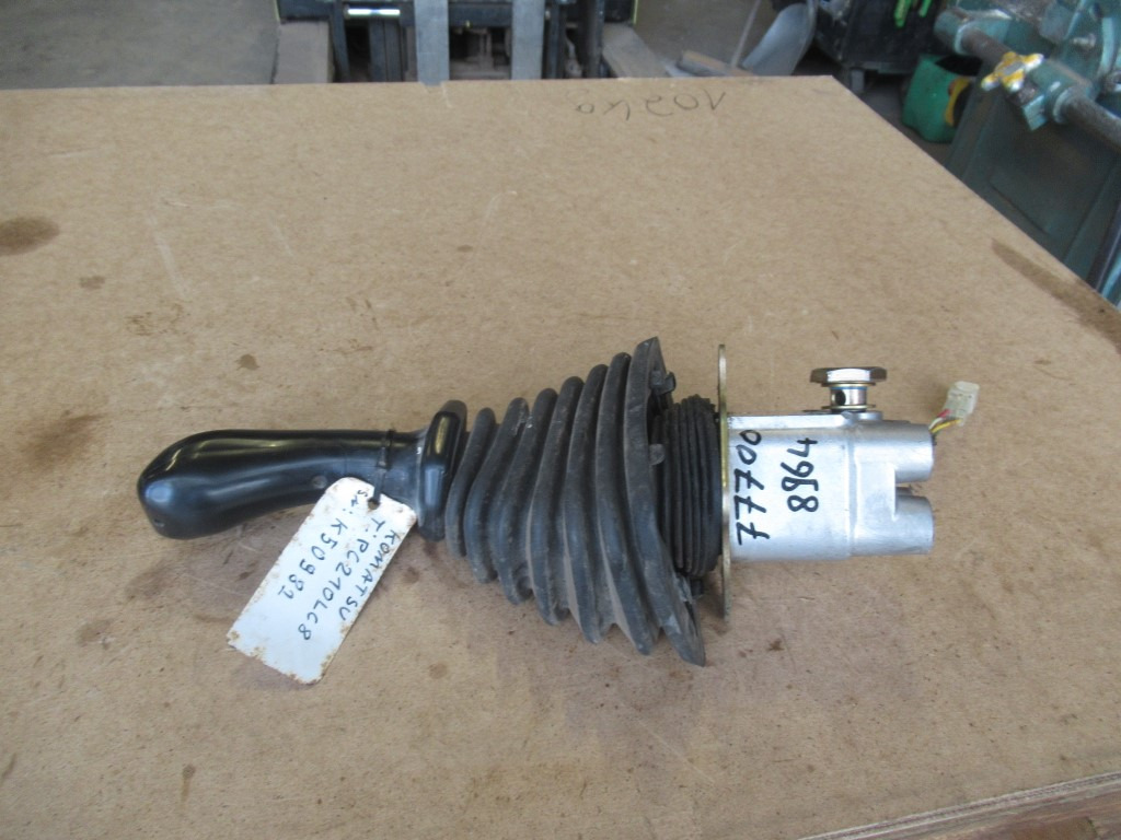 Komatsu PC210LC-8 - - Fahrerhaus und Interieur für Baumaschine: das Bild 1 Komatsu PC210LC-8 - - Fahrerhaus und Interieur für Baumaschine: das Bild 1