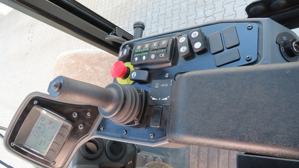Walzenzug Caterpillar CS 56 B: das Bild 15