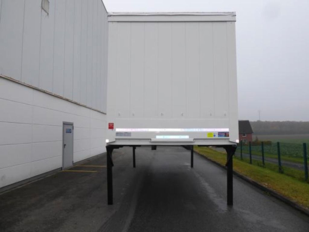 Krone Heck mit Portaltüren - Planenaufbau: das Bild 3 Krone Heck mit Portaltüren - Planenaufbau: das Bild 3