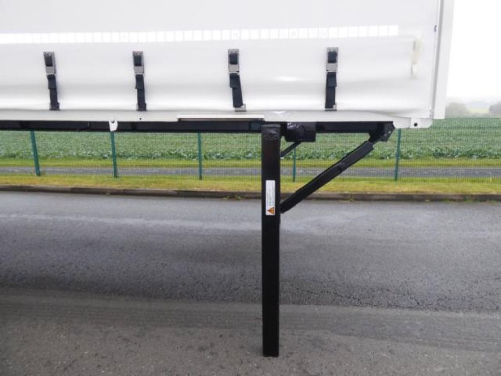 Planenaufbau Krone Heck mit Portaltüren: das Bild 9 Planenaufbau Krone Heck mit Portaltüren: das Bild 9