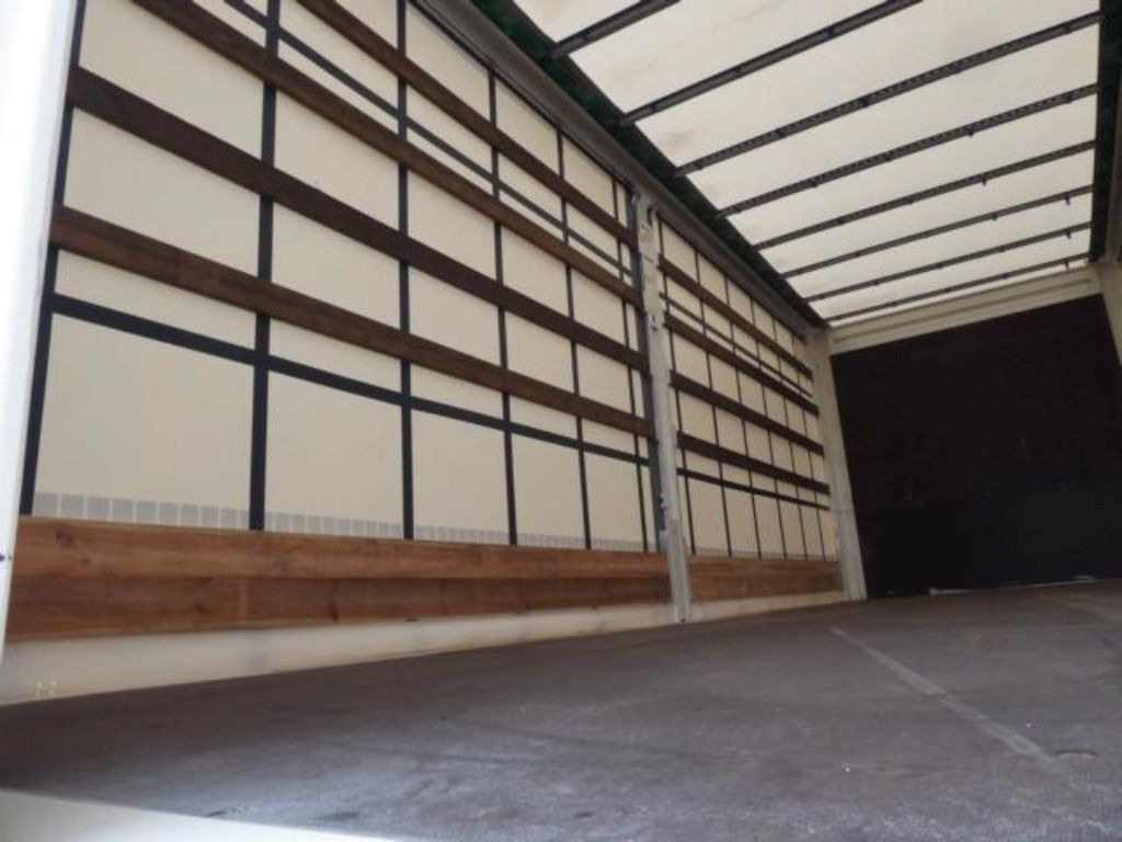 Planenaufbau Krone Heck mit Portaltüren: das Bild 15 Planenaufbau Krone Heck mit Portaltüren: das Bild 15