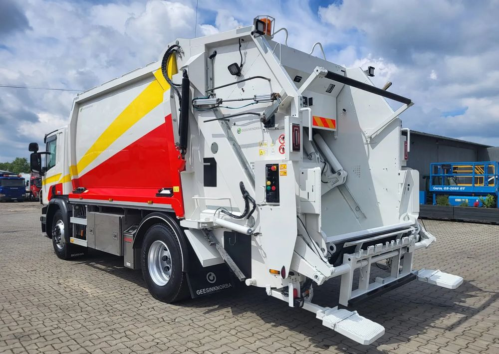 Scania P320 - Müllwagen: das Bild 4 Scania P320 - Müllwagen: das Bild 4