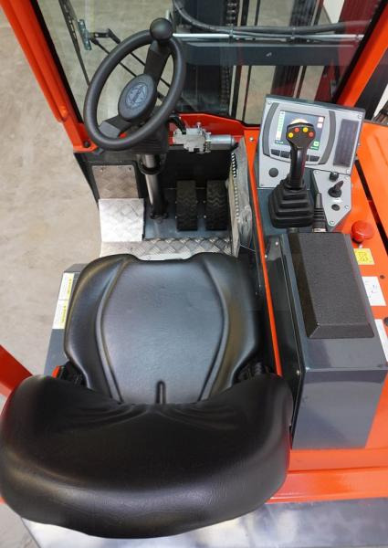 Combilift CBE3000 - Vierwegstapler: das Bild 3 Combilift CBE3000 - Vierwegstapler: das Bild 3