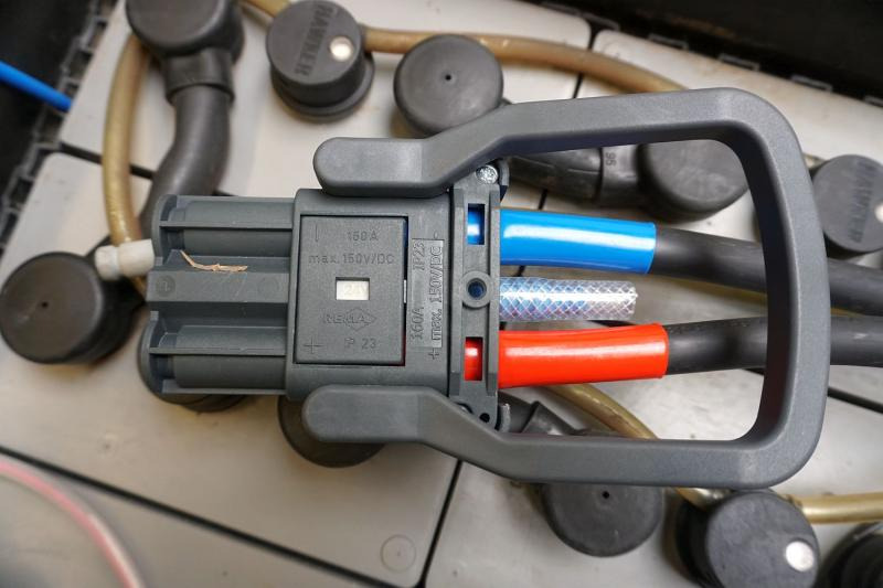 HAWKER 24 Volt 6 PzS 930 Ah - Batterie für Flurförderzeug: das Bild 5 HAWKER 24 Volt 6 PzS 930 Ah - Batterie für Flurförderzeug: das Bild 5