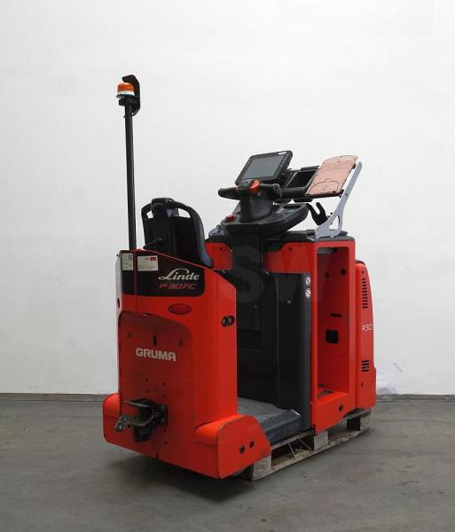 Linde P 30 C 1190 - Schleppfahrzeug: das Bild 2 Linde P 30 C 1190 - Schleppfahrzeug: das Bild 2