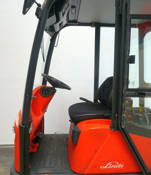 Linde P 60 Z 126 - Schleppfahrzeug: das Bild 3 Linde P 60 Z 126 - Schleppfahrzeug: das Bild 3