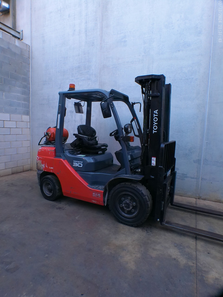 Toyota 02-8FGF30 MATRICULADA - Treibgasstapler: das Bild 1 Toyota 02-8FGF30 MATRICULADA - Treibgasstapler: das Bild 1