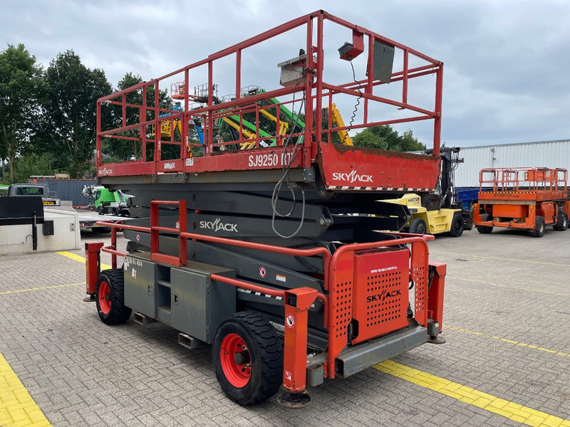 Skyjack SJ 9250 RT - Scherenbühne: das Bild 5 Skyjack SJ 9250 RT - Scherenbühne: das Bild 5