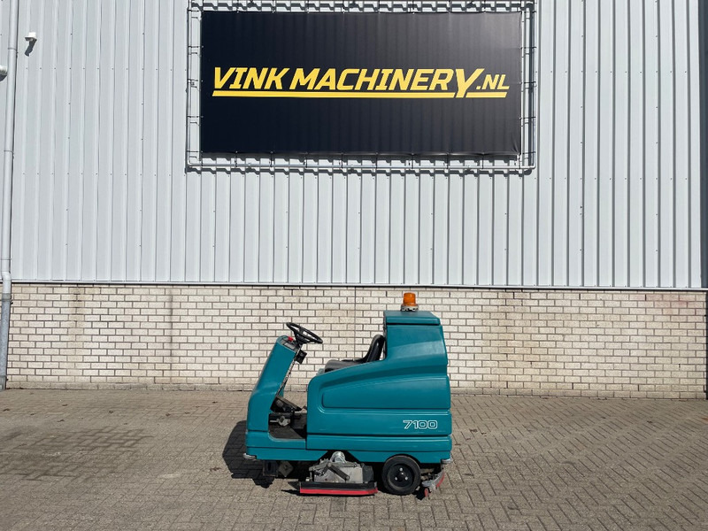 TENNANT 7100 - Scheuersaugmaschine: das Bild 1 TENNANT 7100 - Scheuersaugmaschine: das Bild 1