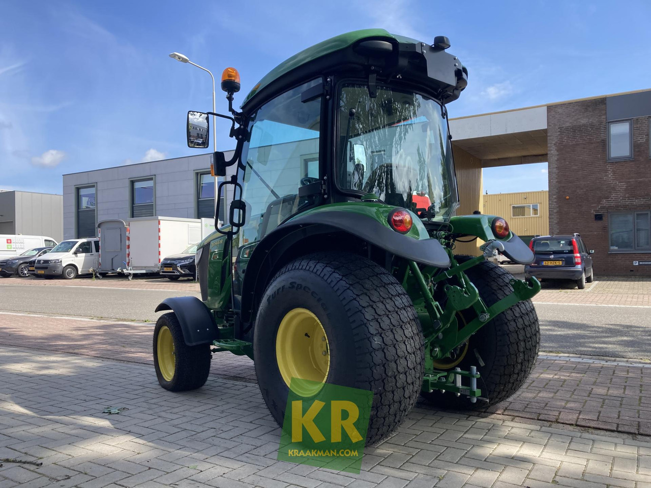 John Deere 3046R - Kleintraktor: das Bild 3 John Deere 3046R - Kleintraktor: das Bild 3