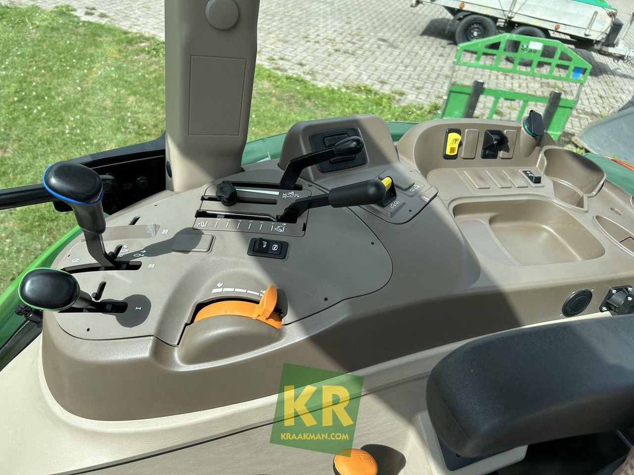 John Deere 5058E - Traktor: das Bild 4 John Deere 5058E - Traktor: das Bild 4