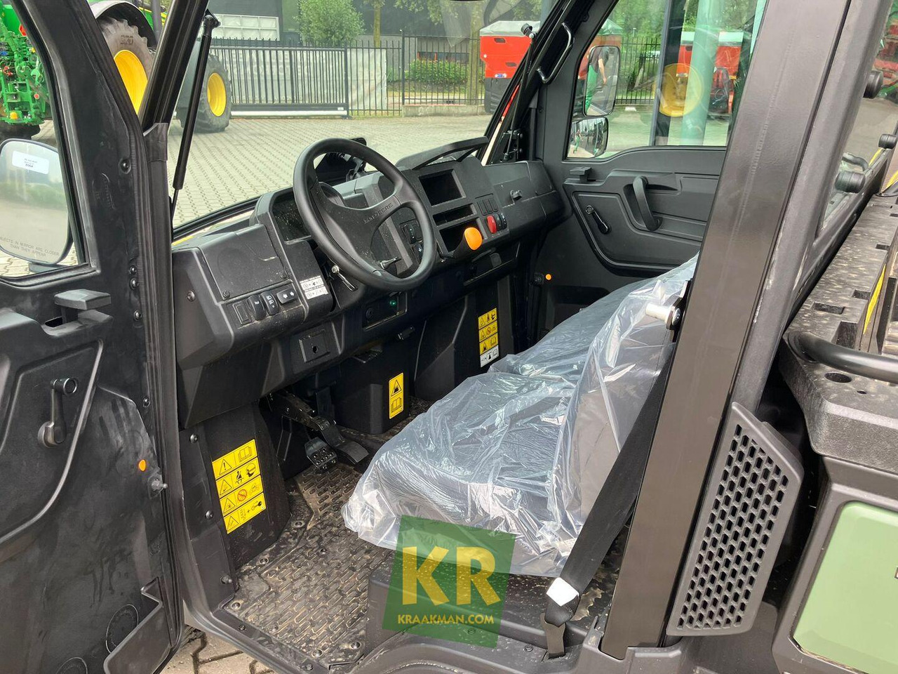 XUV875M John Deere - Quad: das Bild 4 XUV875M John Deere - Quad: das Bild 4