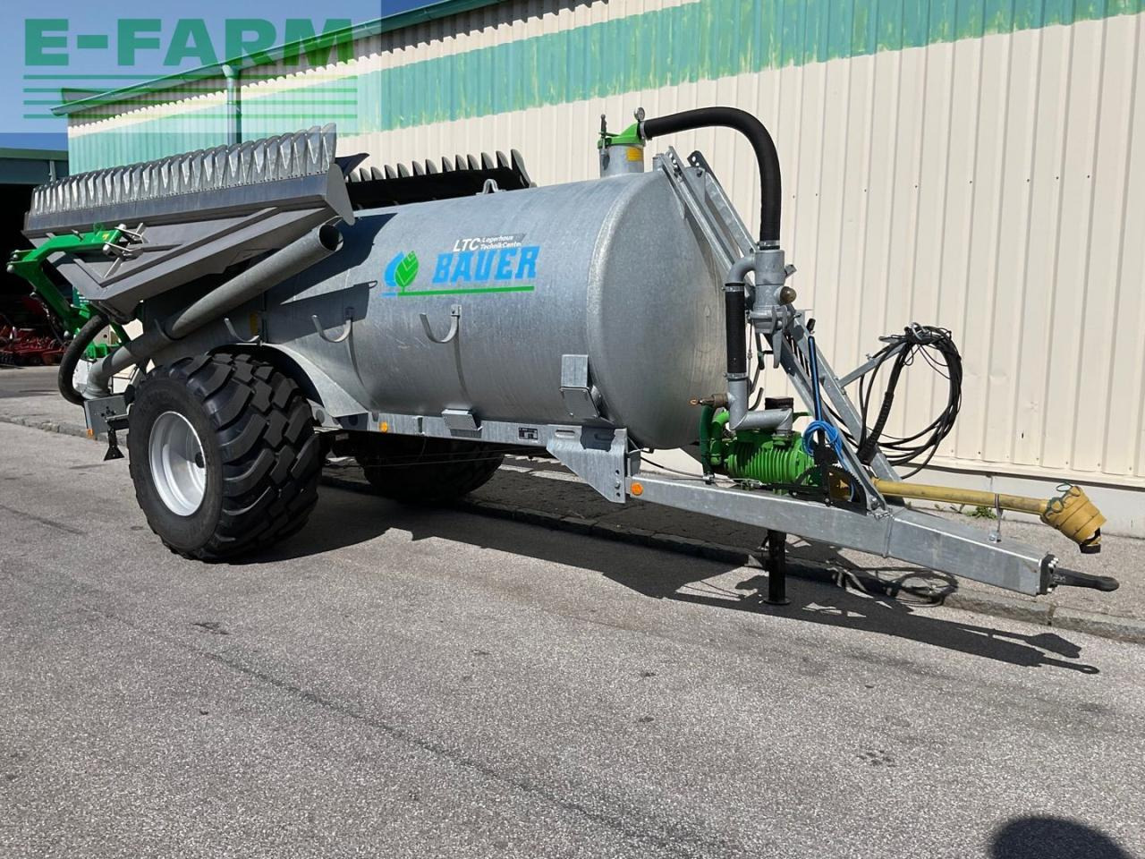 Bauer V 81 mit Schleppfix SFA 9 - Düngetechnik: das Bild 1 Bauer V 81 mit Schleppfix SFA 9 - Düngetechnik: das Bild 1
