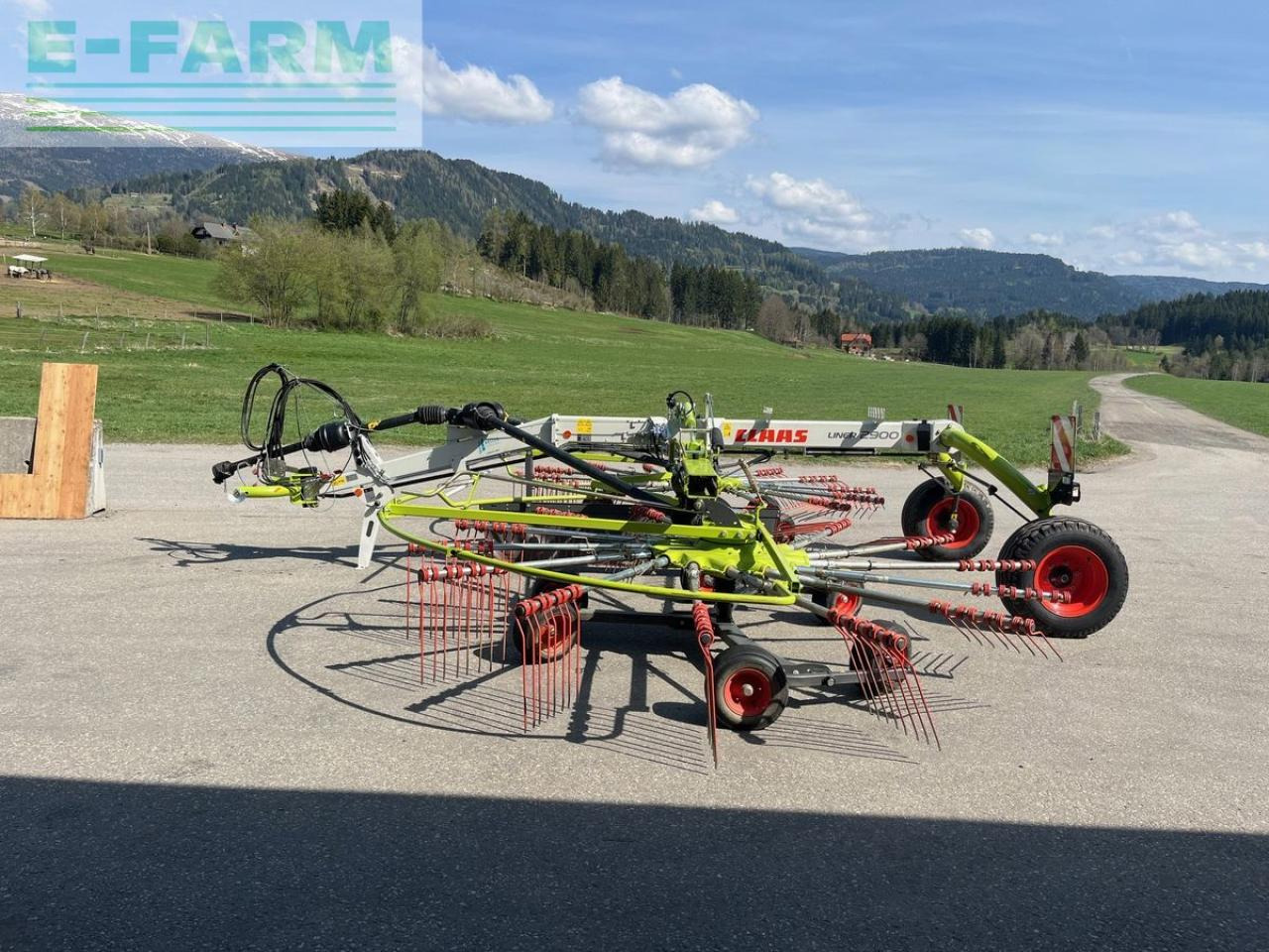 CLAAS liner 2900 trend - Heuwender/ Wenderechen: das Bild 4 CLAAS liner 2900 trend - Heuwender/ Wenderechen: das Bild 4
