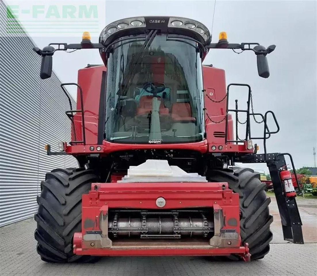 Case-IH axial flow 8240 med 30 fods vario skærebord - Mähdrescher: das Bild 5 Case-IH axial flow 8240 med 30 fods vario skærebord - Mähdrescher: das Bild 5