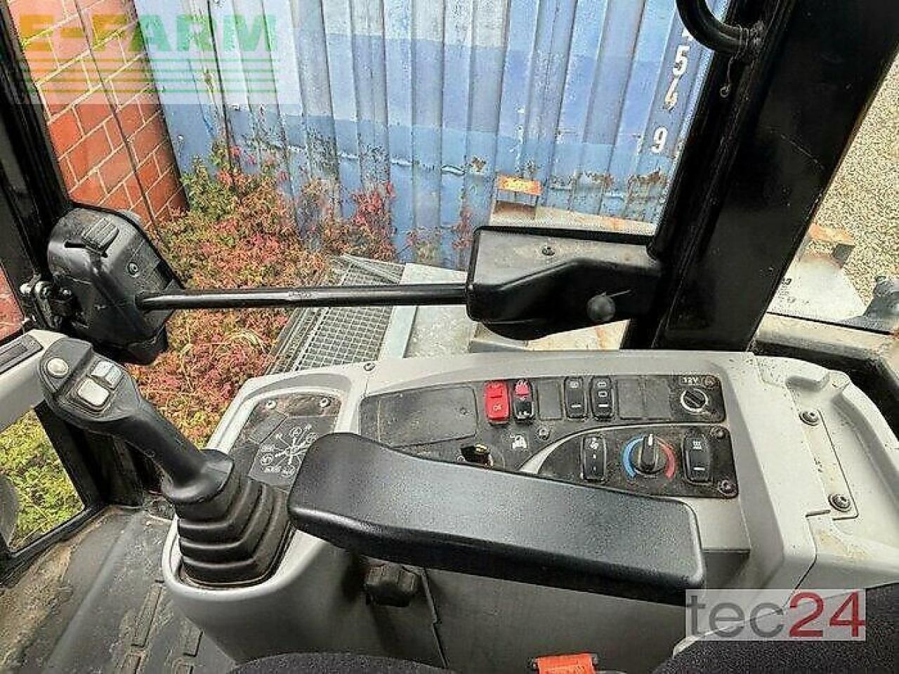 Caterpillar 906 m - Minibagger: das Bild 4 Caterpillar 906 m - Minibagger: das Bild 4
