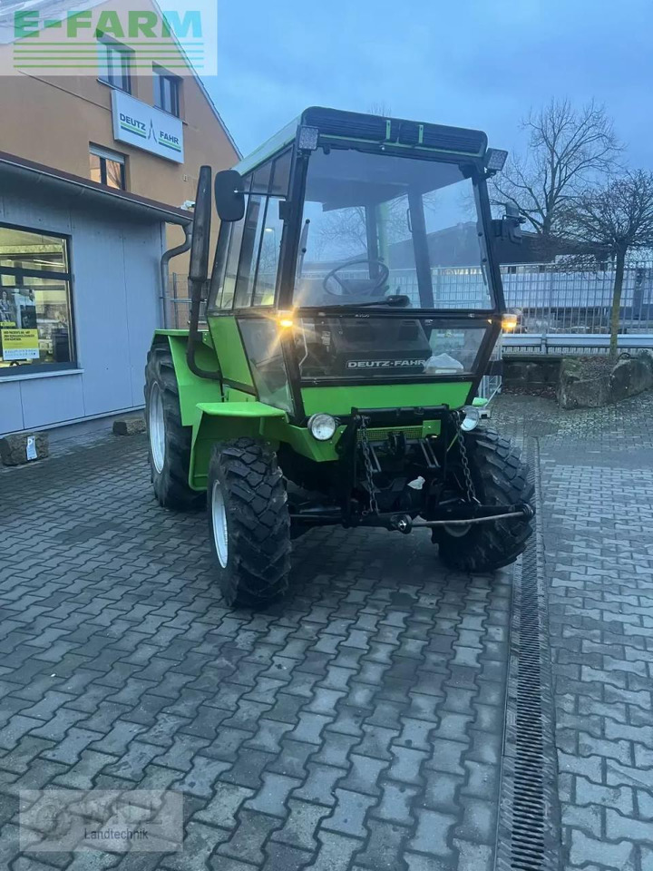 Deutz-Fahr intrac 2004 - Traktor: das Bild 2 Deutz-Fahr intrac 2004 - Traktor: das Bild 2